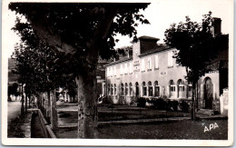 10 LAGRASSE - Le Groupe Scolaire Et Le Boulevard  - Autres & Non Classés