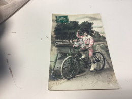 Carte, Fantaisie, Photo, Carte Enfants Sur Un Vélo, Habillé En Rose, Fille Ou Garçon, Bicyclette Avec Des Fleurs - Hommes