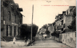 50 CAROLLES - La Rue Principale Prise Du Haut  - Autres & Non Classés