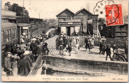 78 POISSY - La Gare, Arrivee D'un Train  - Poissy