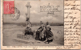 29 ILE TUDY - L'attente Du Retour Des Bateaux De Peche  - Autres & Non Classés