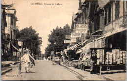 44 LA BAULE - Avenue De La Gare (marchande De Cartes Postales) - La Baule-Escoublac