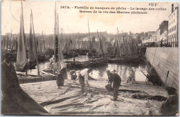 33 Une Flotille De Barque De Peche, Lavage Des Voiles  - Autres & Non Classés