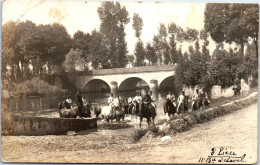 18 BOURGES (environs) CARTE PHOTO - Militaires Pres D'un Pont  - Bourges