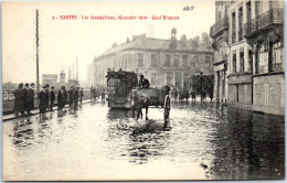 44 NANTES - Crue De 1910, Un Coin Du Quai Brancas. - Nantes