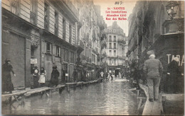44 NANTES - Crue De 1910, Vue De La Rue Des Halles  - Nantes