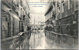 44 NANTES - Crue De 1910, Un Coin De La Rue Des Halles. - Nantes