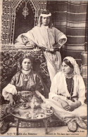 MAROC - Femmes De Fez Dans Leur Interieur  - Andere & Zonder Classificatie