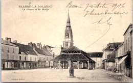 45 BEAUNE LA ROLANDE - La Place De La Halle.  - Beaune-la-Rolande