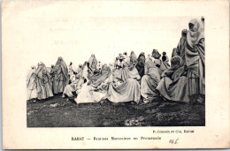 MAROC - RABAT - Femmes Marocaines En Promenade.  - Rabat