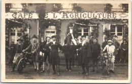 45 MELLEROY - CARTE PHOTO - Char De La Cavalcade 1927 Devant Le Cafe  - Altri & Non Classificati