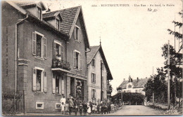 68 MONTREUX VIEUX - Une Rue Au Fond La Mairie  - Sonstige & Ohne Zuordnung