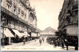 45 -- ORLEANS - Le Haut De La Place De La Republique, Au Fond La Gare  - Orleans