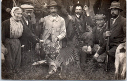 28 DROUE - TOP CARTE PHOTO - La Tigresse Abattue (echappee D'un Cirque) - Sonstige & Ohne Zuordnung