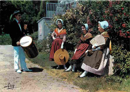 Folklore - Costumes - Provence - Folklore Provencal - En écoutant L'aubade - Marseillaises Et Tambourinaire - Groupe Fol - Kostums