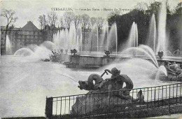 78 - Versailles - Le Parc - Les Grandes Eaux Au Bassin De Neptune - CPA - Etat Pli Visible - Voir Scans Recto-Verso - Versailles