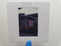 Photo Diapo Diapositive Slide Originale TRAIN Wagon Locomotive Electrique SNCF BB 8561 PARIS GARE DE LYON 11/91 VOIRZOOM - Diapositives