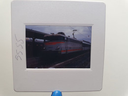 Photo Diapo Diapositive Slide Originale TRAIN Wagon Locomotive Electrique SNCF 25225 PARIS GARE DE LYON 11/91 VOIRZOOM - Diapositives (slides)