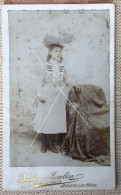 BOUSSU-lez-MONS Portrait Cdv D’une Jeune Dame Au Chapeau à La Mode Par Jules Moulin Photographe Jusqu’en 1910 - Oud (voor 1900)