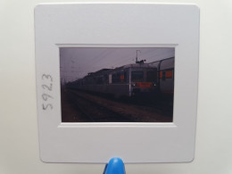 Photo Diapo Diapositive Originale Slide TRAIN Wagon Rame Banlieue SNCF 6158 PARIS GARE DU NORD Le 10/01/92 VOIR ZOOM - Diapositives