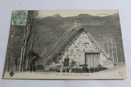 L Auvergne Habitation Dans La Montagne - Autres & Non Classés