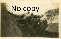 2 PHOTOS FRANCAISES - POILUS EN REGLAGE D'ARTILLERIE A CHOLERA A BERRY AU BAC PRES DE PONTAVERT AISNE - GUERRE 1914 1918 - Krieg, Militär