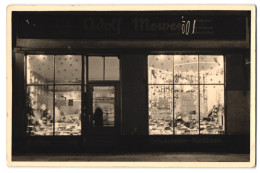 2 Fotografien Unbekannter Fotograf, Ansicht Berlin, Ladengeschäft Adolf Mewes, Schokoladen - Konfitüren, Schaufenster  - Orte