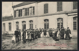 CPA Longuyon, Arrivée De Domestiques Bretons à La Gare Se Rendant Au Bureau De Placement Harmand, La Gare  - Longuyon