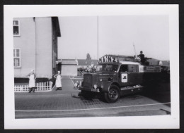 Photographie Camion De Pompier Firetruck Américain, Mainz Feuer, Mayence Mainz Germany Allemagne  8,3x11,5cm - Krieg, Militär