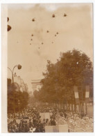 P-24-Bi-GF-30 : PHOTOGRAPHIE GRAND-FORMAT. PARIS DEFILE DU 14 JUILLET  1963. HELICOPTERES AU DESSUS DE CHAMPS-ELYSEES - Hubschrauber