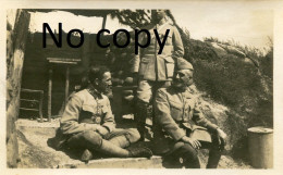 3 PHOTOS FRANCAISES - POILUS EN CANTONNEMENT A CHOLERA A BERRY AU BAC PRES DE PONTAVERT AISNE - GUERRE 1914 1918 - War, Military