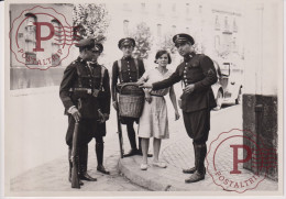 SEVILLA. SUCESO 10 AGOSTO 1932. GUARDIAS ASALTO REGISTRO FAMILIARES PRESOS PRE GUERRA CIVIL II REPUBLICA ESPAÑA 17X12CM - Oorlog, Militair