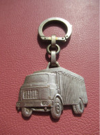 Camion / BERLIET/Vintage / AUGIS Lyon / Bronze Nickelé /Vers 1960-1970                  POC793 - Porte-clefs