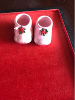 Chausson De Bapteme En Ceramique Rose Petit Modele 2 PIECES - Autres & Non Classés