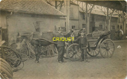 Métiers, Carte Photo D'un Atelier De Réparation De Roues De Calèches Et Charrettes - Autres & Non Classés