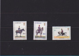 GUERNESEY 1975 CAVALERIE UNIFORMES Yvert 113-115, Michel 118-120 NEUF** MNH Cote 8,50 Euros - Guernesey