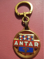 Carburant/ ANTAR /Vintage /Ecusson / AUGIS Lyon /Bronze Cloisonné Peint  /Vers 1960-1970       POC797 - Schlüsselanhänger