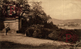 FRANCIA. FRANCE. 64 HENDAYE LE MONUMENT AUX MORTS POUR LA PATRIA ET LE VILLAGE ESPAGNOL DE FONTARABIE - Hendaye