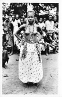 MIKICP6-009- DAHOMEY JEUNE FETICHEUSE D ABOMEY SEINS NU - Dahomey