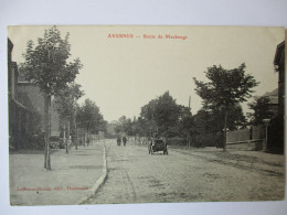 Cpa...Avesnes...(nord)...route De Maubeuge...animée...(automobile Ancienne)... - Avesnes Sur Helpe