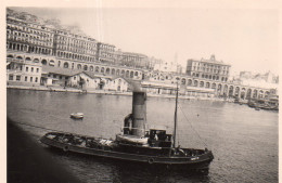 Photographie Photo Amateur Vintage Snapshot Algérie Alger Remorqueur Port - Afrique