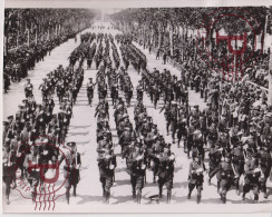 BARCELONA PASEO DE GRACIA FIESTA DE LA REPUBLICA. GRAN PARADA MILITAR 1935. PRE GUERRA CIVIL II REPUBLICA ESPAÑA 23X18CM - Oorlog, Militair