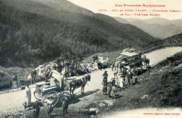 222.......COL DE PORT. Touristes Passant Le Col. Vue Vers Saurat - Autres & Non Classés