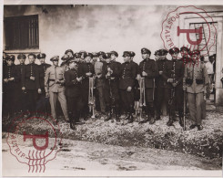 CATALUÑA. SECCION DE AMETRALLADORAS EN FRENTE DE LA FABRICA. PRE GUERRA CIVIL II REPUBLICA ESPAÑA 23X18CM - Guerre, Militaire