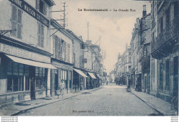 16) LA ROCHEFOUCAULD (CHARENTE) LA GRANDE RUE - (ANIMEE - PATISSERIE  P. BERTRANET - MENUISERIE  LACOTE FILS - 2 SCANS)  - Autres & Non Classés