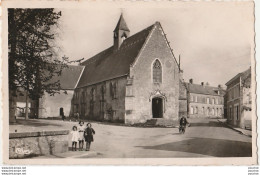 G22- 41) VILLIERS SUR LOIR (LOIR ET CHER) L' EGLISE - (ANIMEE - ECOLIERES - VILLAGEOIS - OBLITERATION DE 1951 - 2 SCANS) - Autres & Non Classés