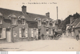 G16-41) YVOY LE MARRON (LOIR ET CHER) LA PLACE  - (ANIMEE - HOTEL  MICHOUX - PERSONNAGES - ATTELAGE CHEVAL - 2 SCANS) - Other & Unclassified