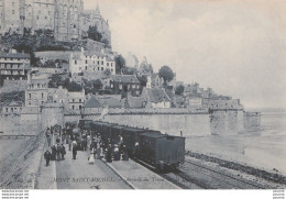 G14-50) MONT SAINT MICHEL - ARRIVEE  DU TRAM SUR LA DIGUE - (2 SCANS) - Le Mont Saint Michel