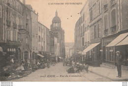 G9- 63) RIOM -  RUE DU COMMERCE  - (TRES ANIMEE - JOUR DE MARCHE - 2 SCANS)  - Riom