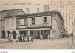 47) DAMAZAN (LOT ET GARONNE) UN COIN DES CORNIERES -  BOULANGERIE  - (ENFANTS - ECOLIERS - VILLAGEOIS - 2 SCANS) - Damazan